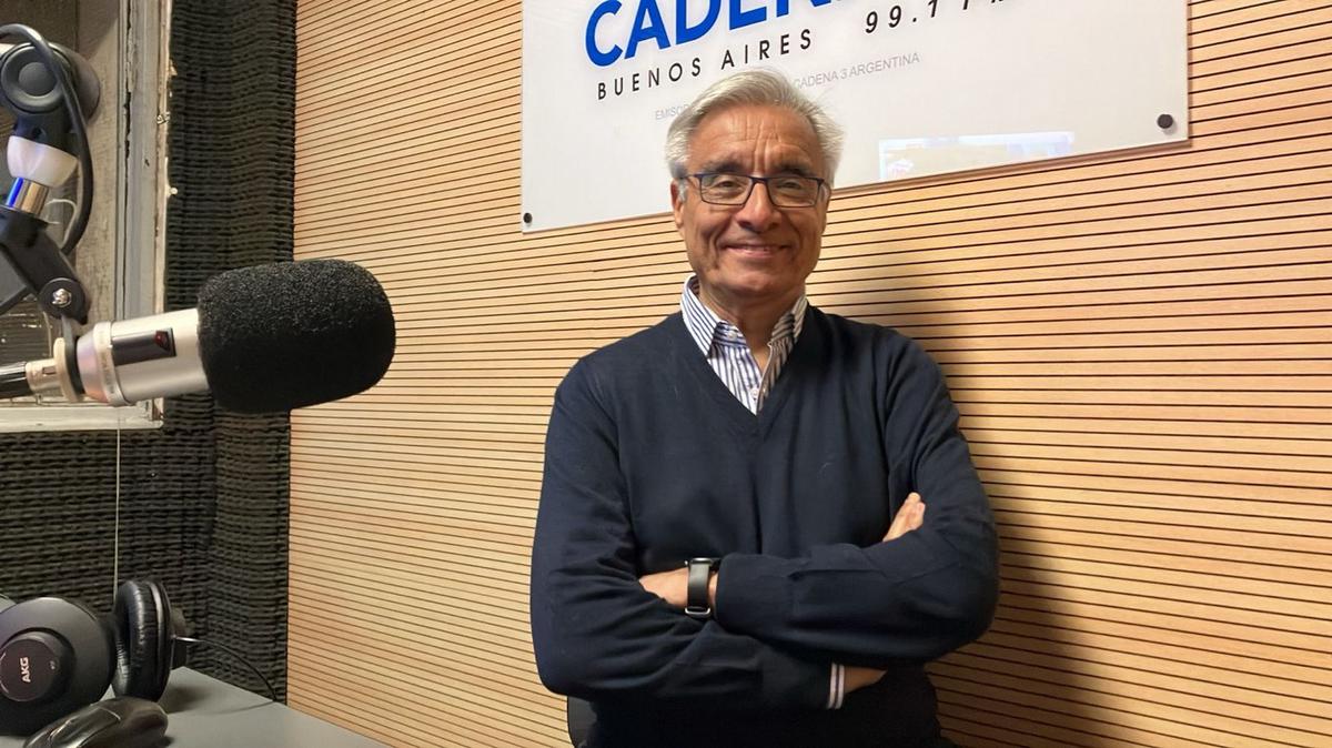 FOTO: El analista político Eduardo Fidanza, en el estudio de Cadena 3 en Buenos Aires. 