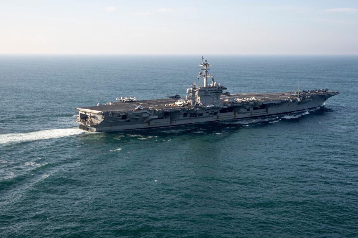 El portaaviones USS Washington llega a Oriente Medio y releva al Lincoln tras largo despliegue