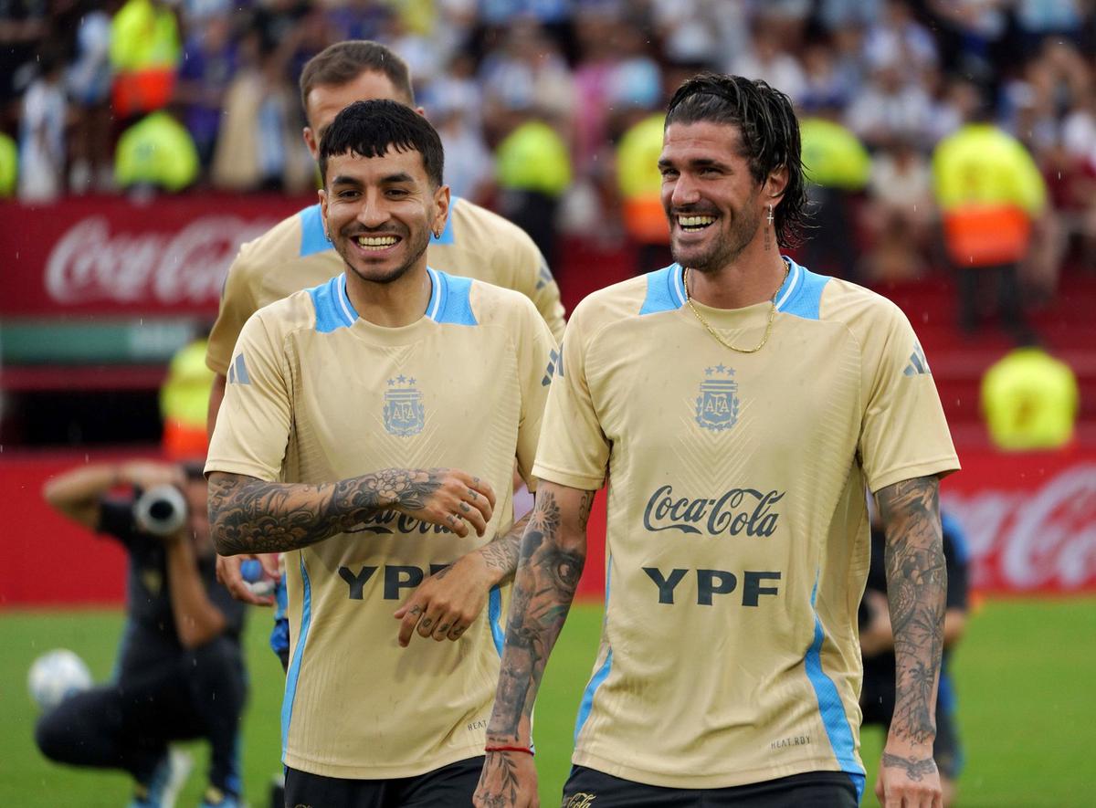 FOTO: La Selección argentina llevó adelante el partido benéfico para Bahía Blanca. (NA)