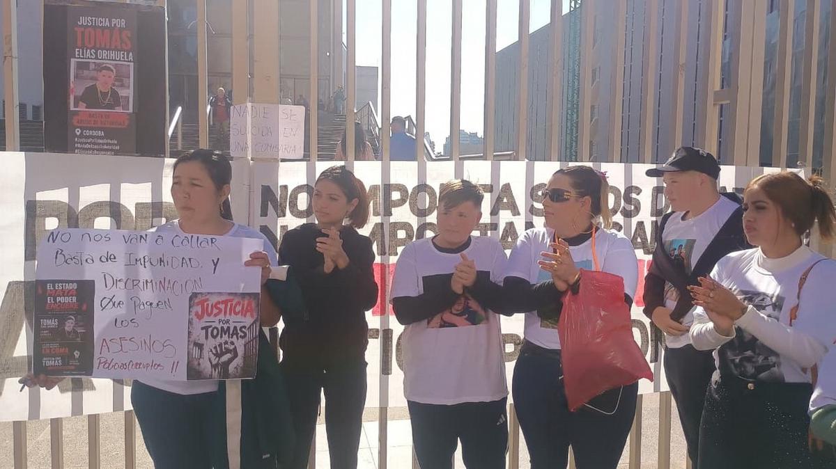 Familiares de Tomás Orihuela reclamaron Justicia en Tribunales II. 