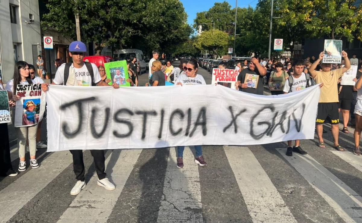 Familiares y allegados a Gian Mastrocola piden justicia en Rosario.