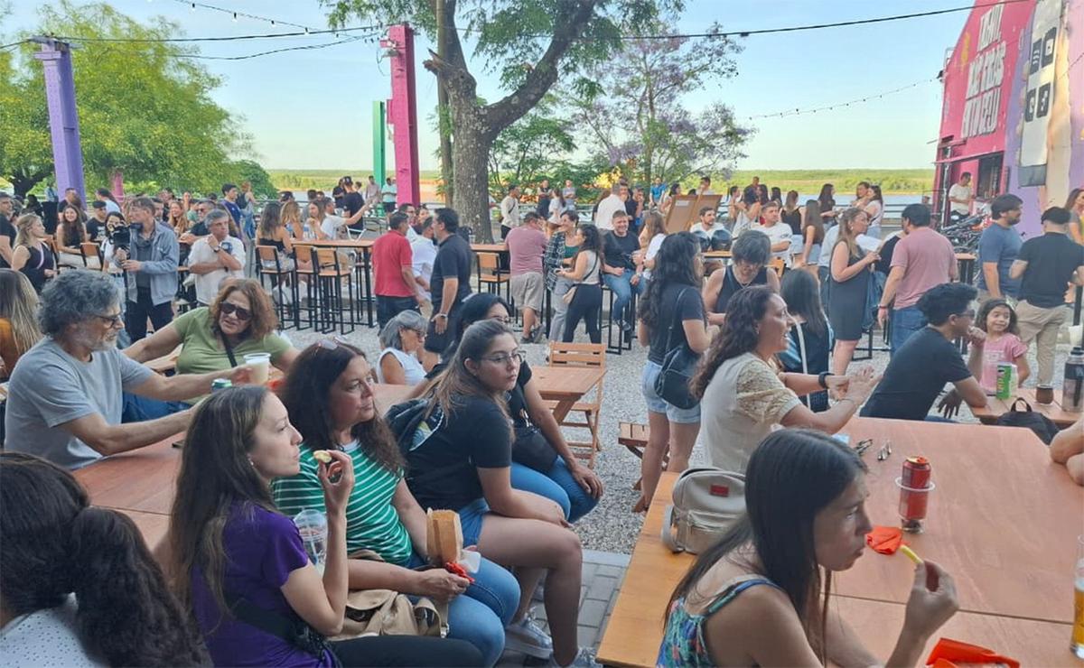 Rosario: se inauguró el Mercado del Río en la costanera central.