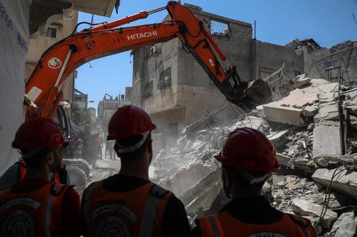 Rescataron a más de 7.200 personas entre los escombros en Irán durante la guerra.
