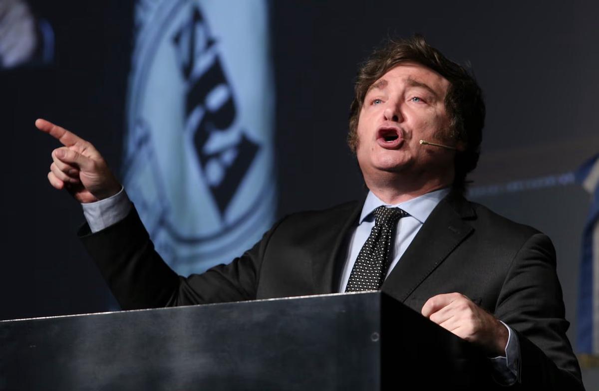 Javier Milei y una nueva caída en el ranking de presidentes de América Latina, en el que solo tiene por debajo a tres mandatarios de la región.