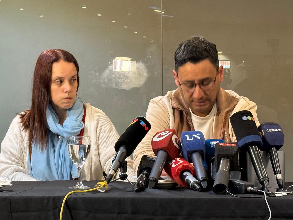 Gabriel Vega, el papá de Agostina, durante la conferencia de prensa.