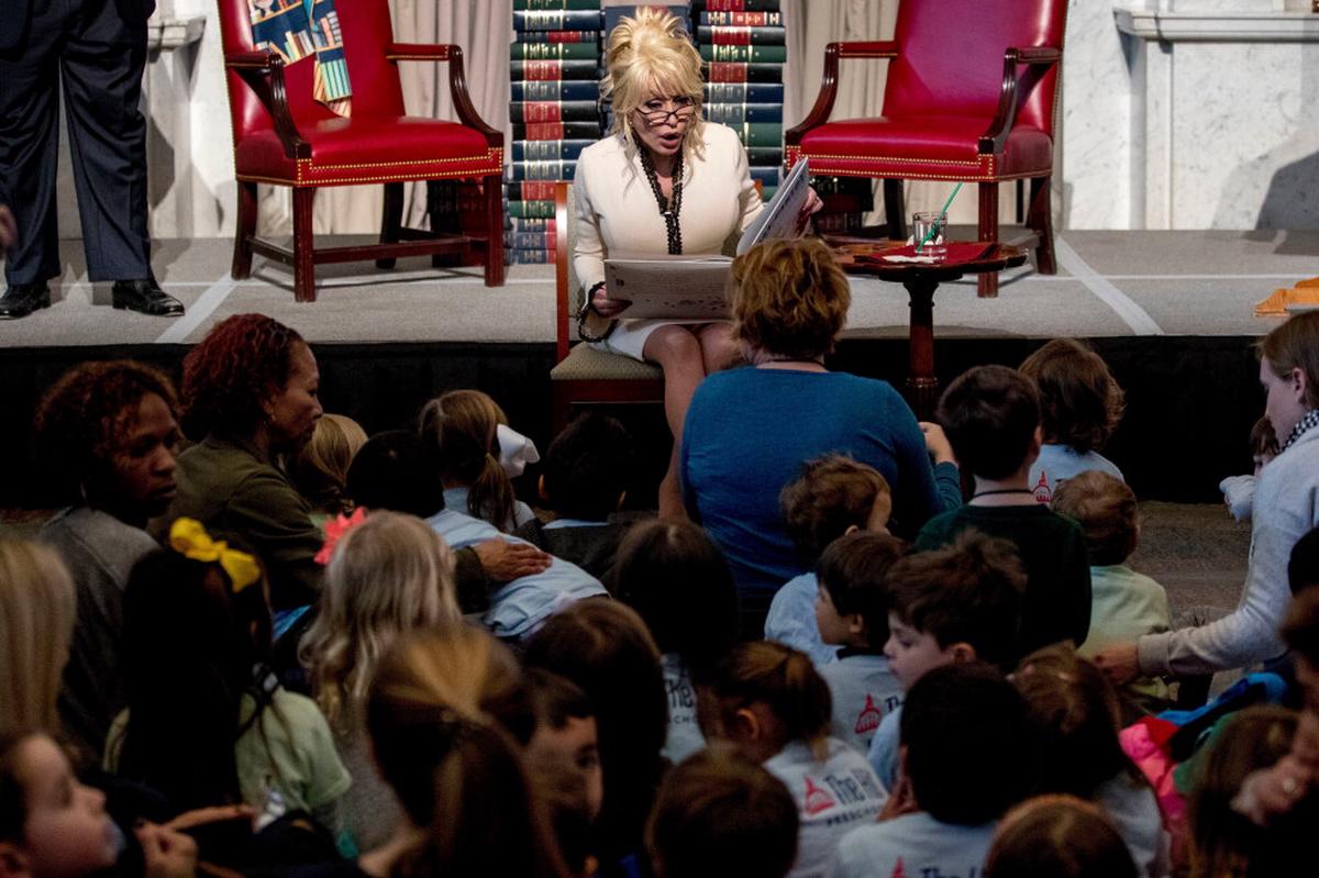 La filantropía de Dolly Parton se basó en
