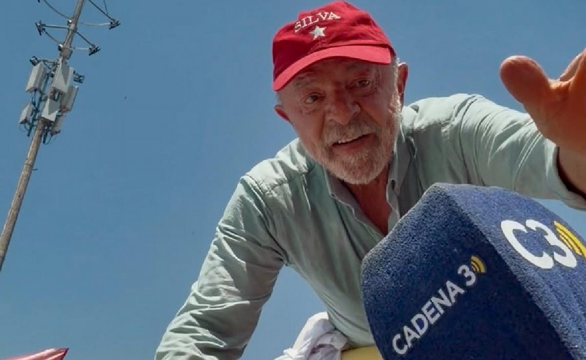 Lula da Silva, durante la caravana en la previa al balotaje.