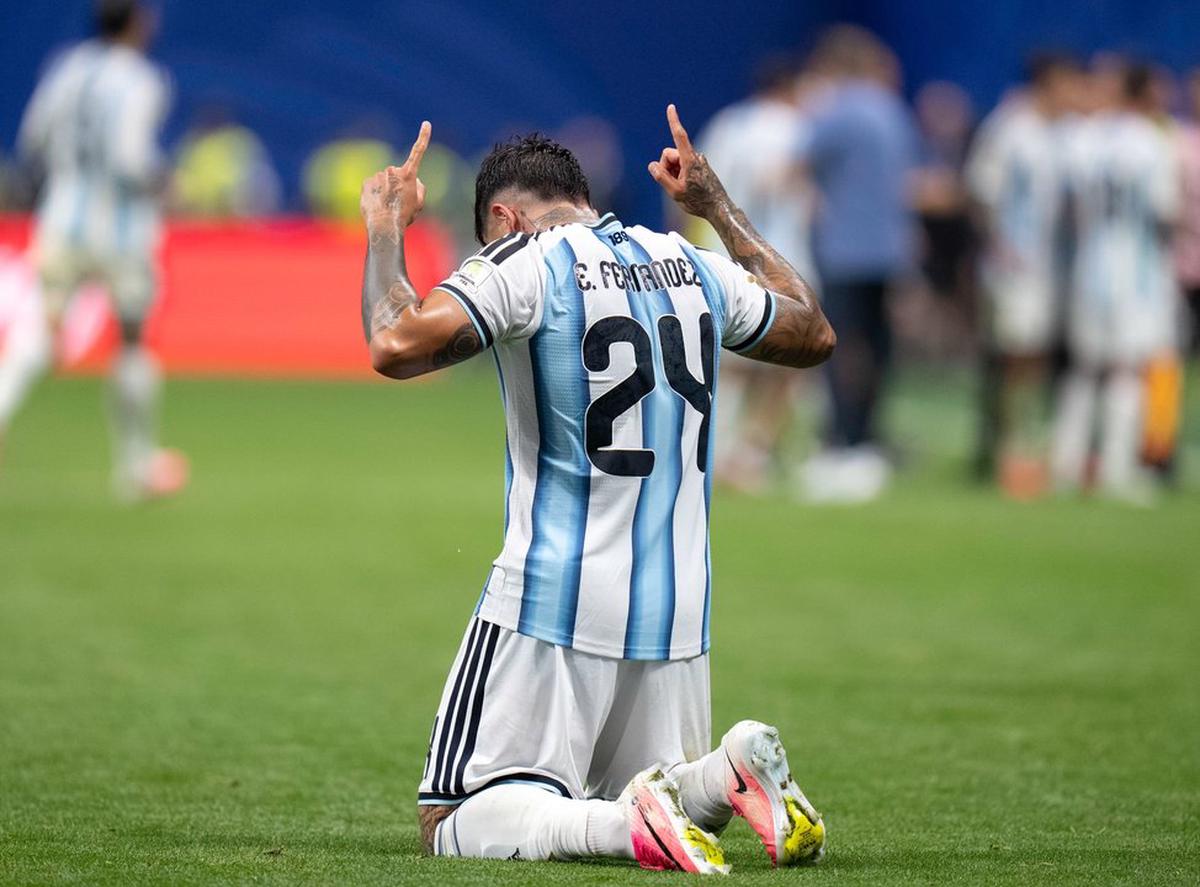 Enzo Fernández festeja su gol.
