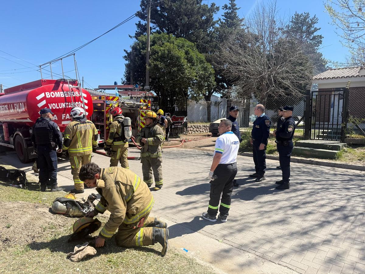 Peligro de explosión en La Falda: se incendió una planta de gas y un hombre sufrió quemaduras.