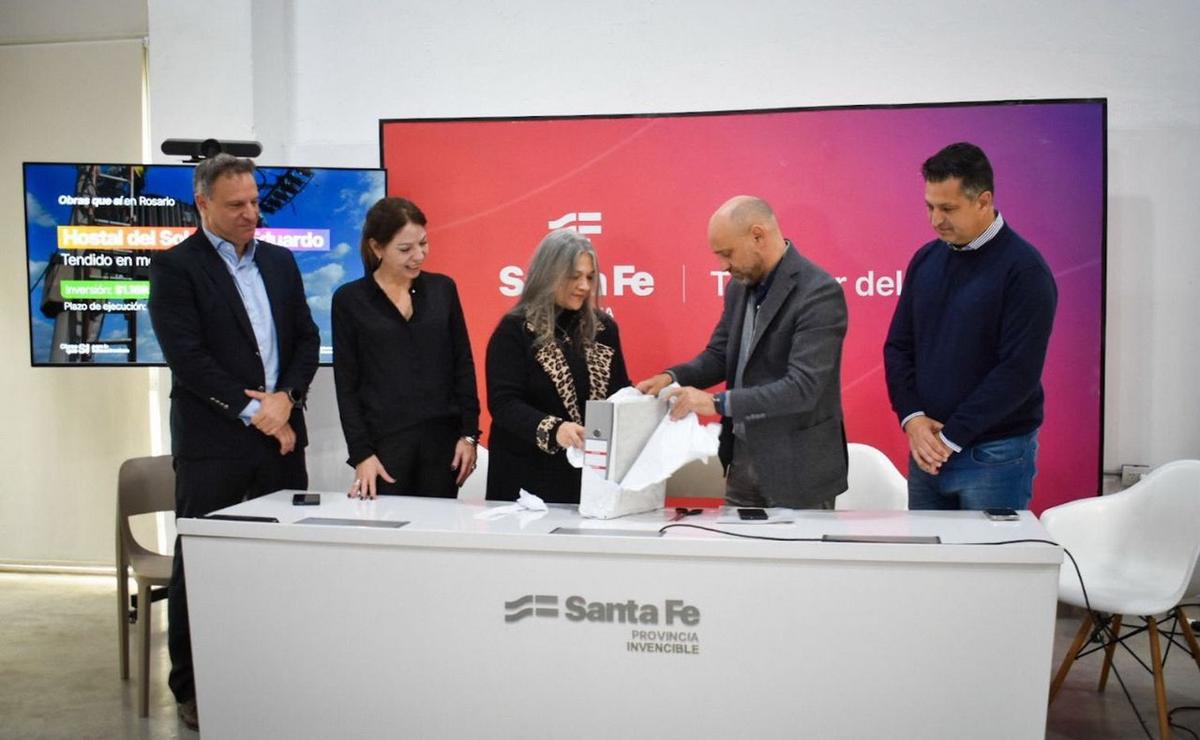 Los trabajos incluyen el recambio de redes de media y baja tensión. (Gob. Sta. Fe)