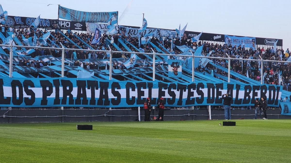 Banderazo de Belgrano en Alberdi previo a la final.