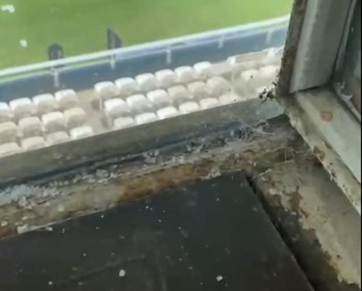 Las cabinas de transmisión de Estudiantes aparecieron con sal. Foto: Agencia NA (Captura)