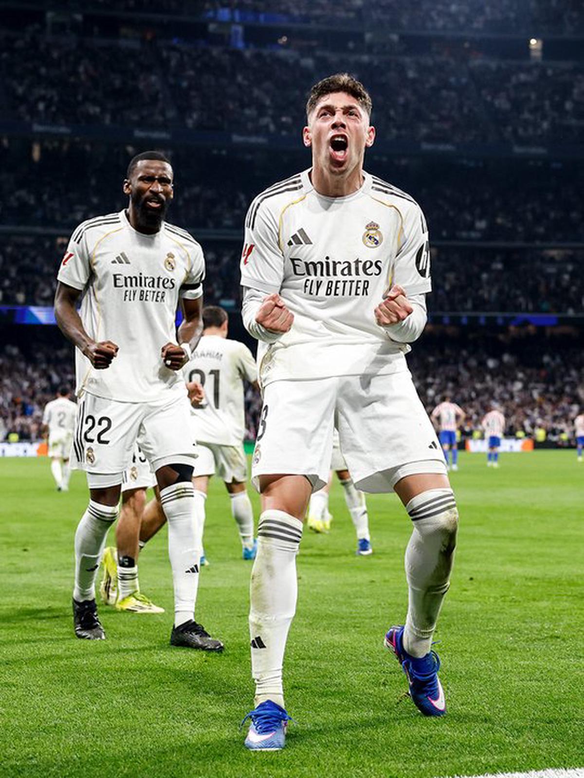 Federico Valverde festeja su gol, que dio vuelta el marcador.