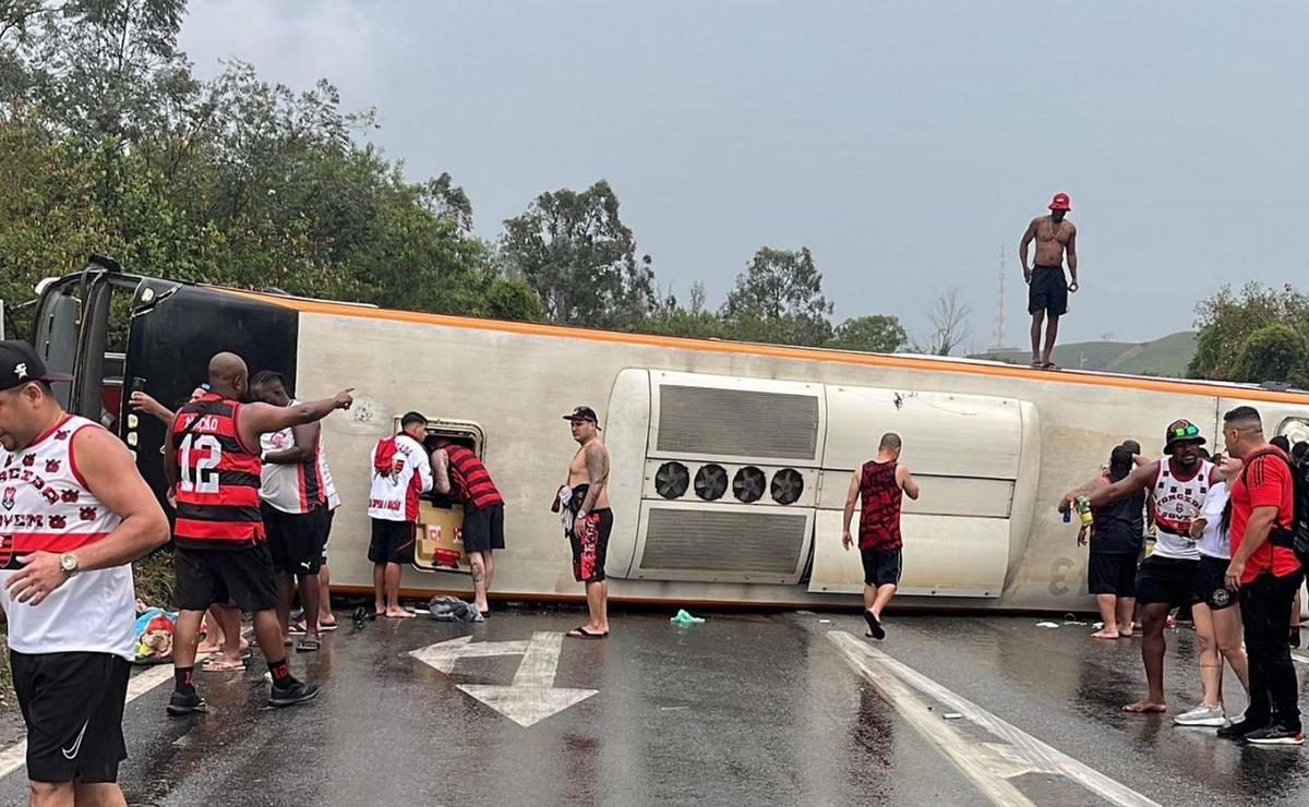 Volcó un colectivo con hinchas del Flamengo. (Foto:X)