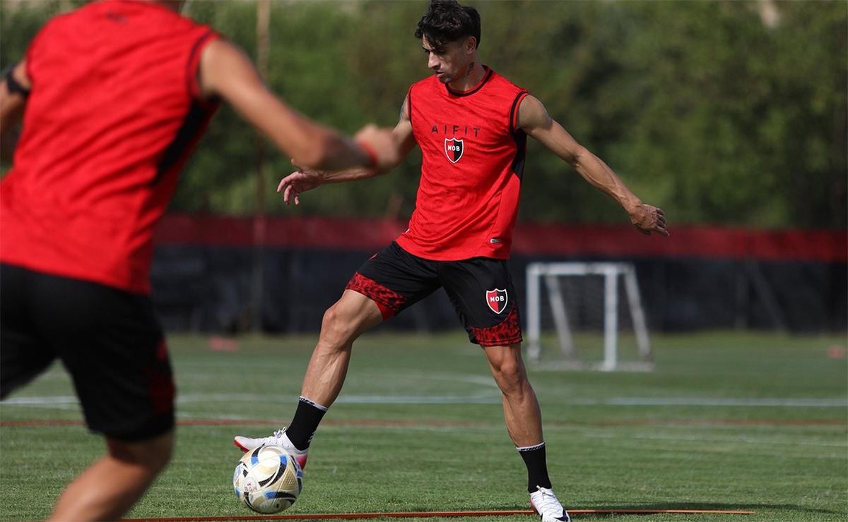 Redes Newell's.- Mazzanti, ya entrenó con la indumentaria rojinegra. 