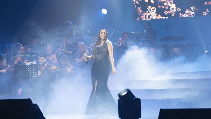 Vane Velázquez emocionó con una versión sinfónica de “Un cigarrillo y te vas”
