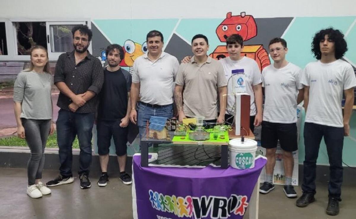 Alumnos de Misiones competirán en la Olimpiada Robótica de Singapur.