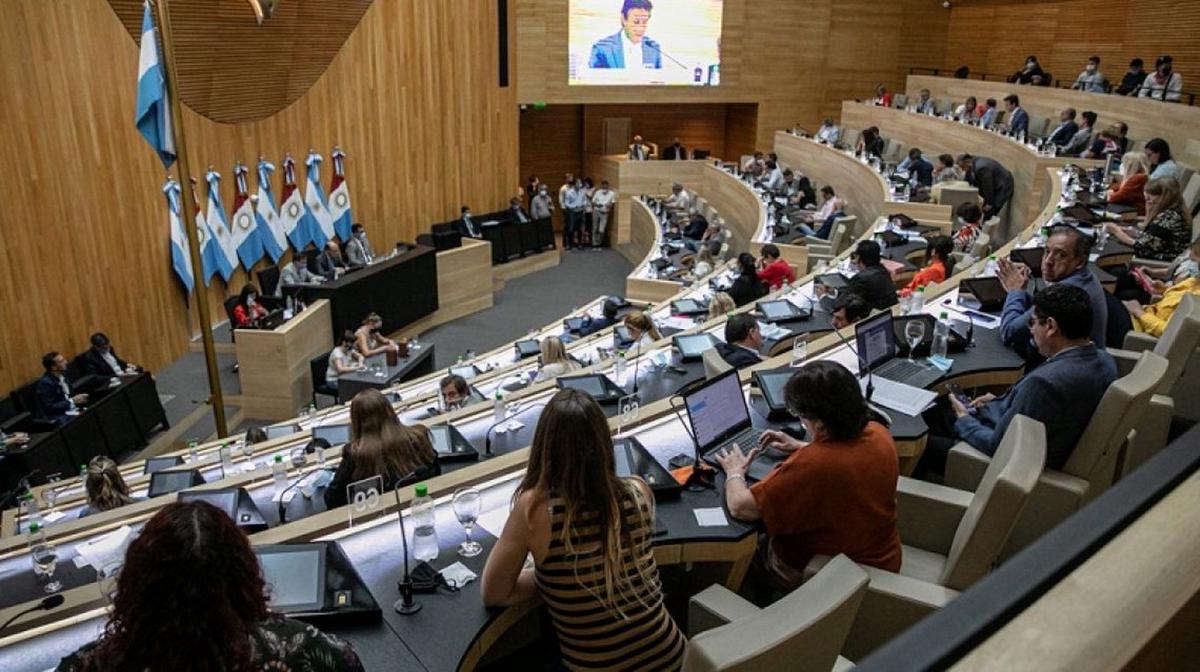 Legislador Nostrala critica el presupuesto y el aumento de impuestos en Córdoba