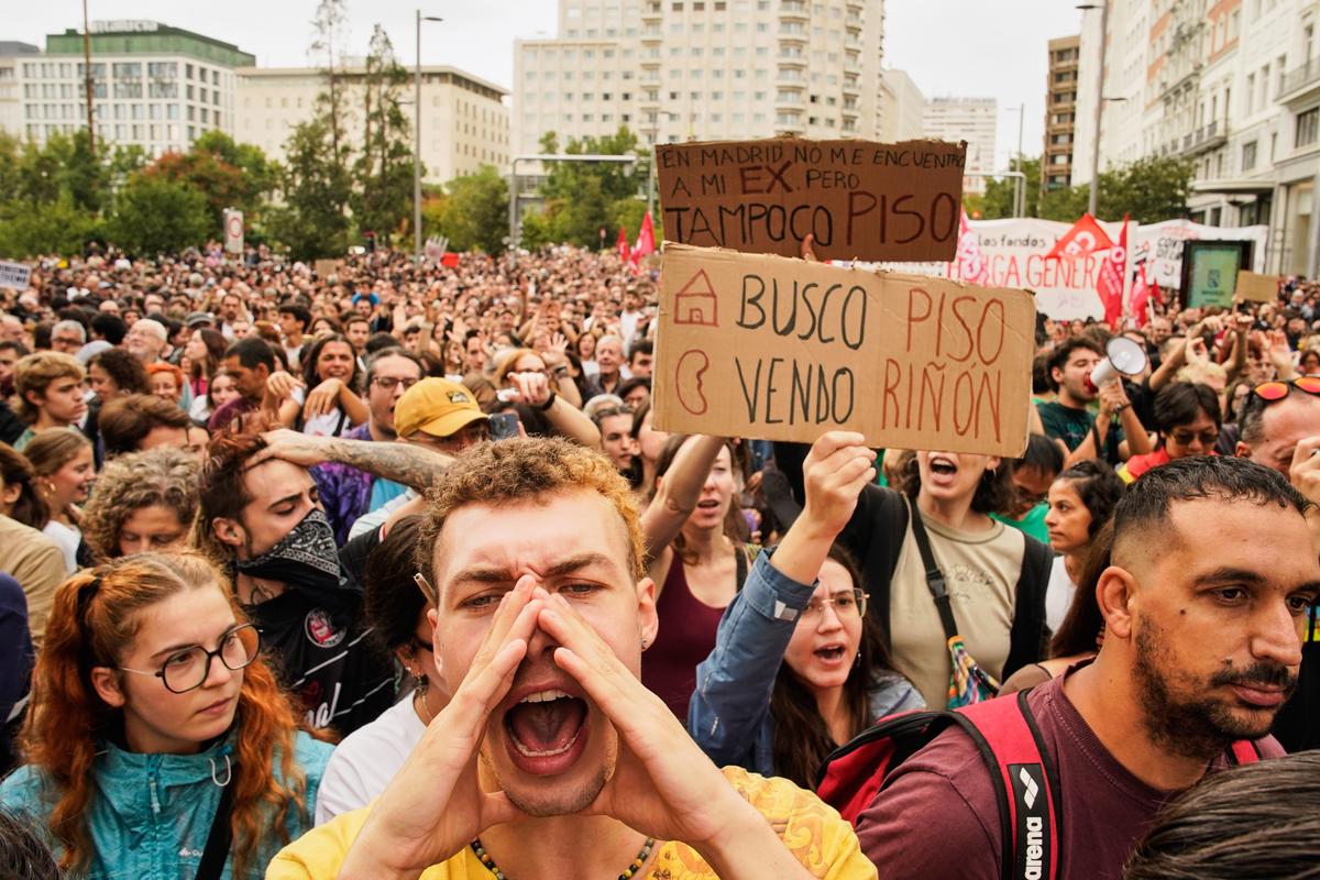 Qué saber sobre las protestas por vivienda en España tras el desalojo de Maricarmen, de 87 años