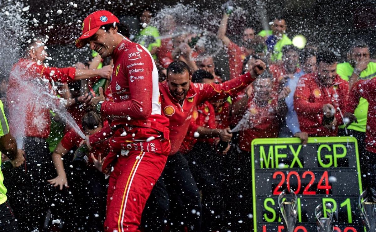 FOTO: Alegría a pleno para Sainz y Ferrari, en México