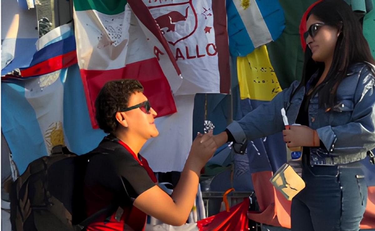 Pareja peruana en la casa de Lionel Messi.