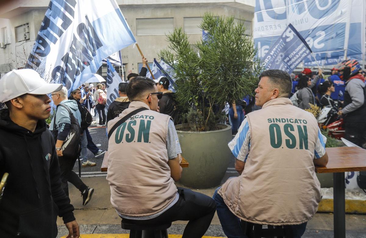 Facciones de la CGT marchan en Buenos Aires. (Foto: NA)