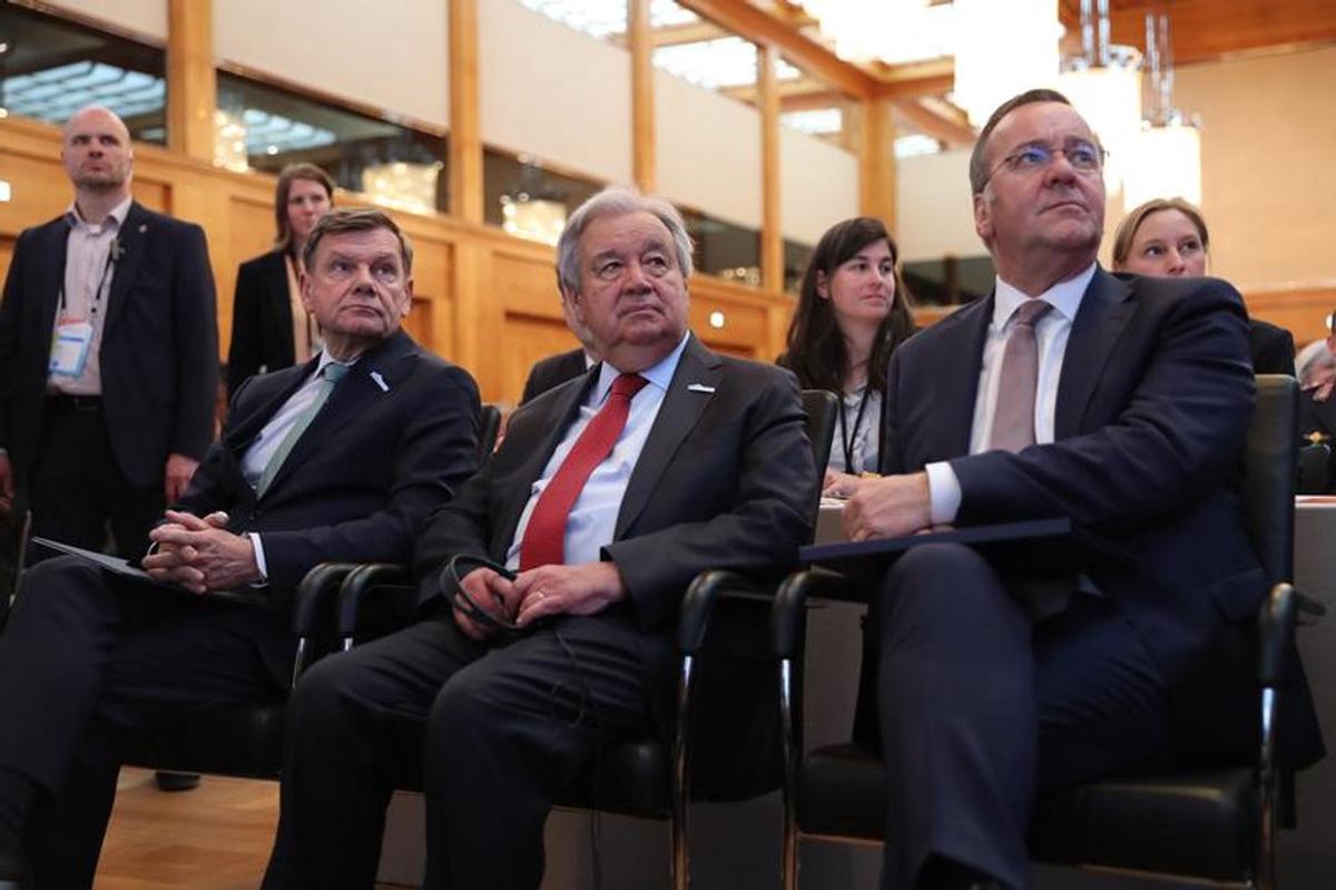 Johann Wadephul, a la derecha.