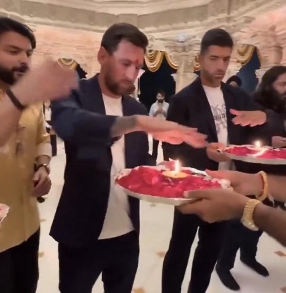 Lionel Messi junto a Luis Suárez en Vantara. Foto: Agencia NA (Captura)