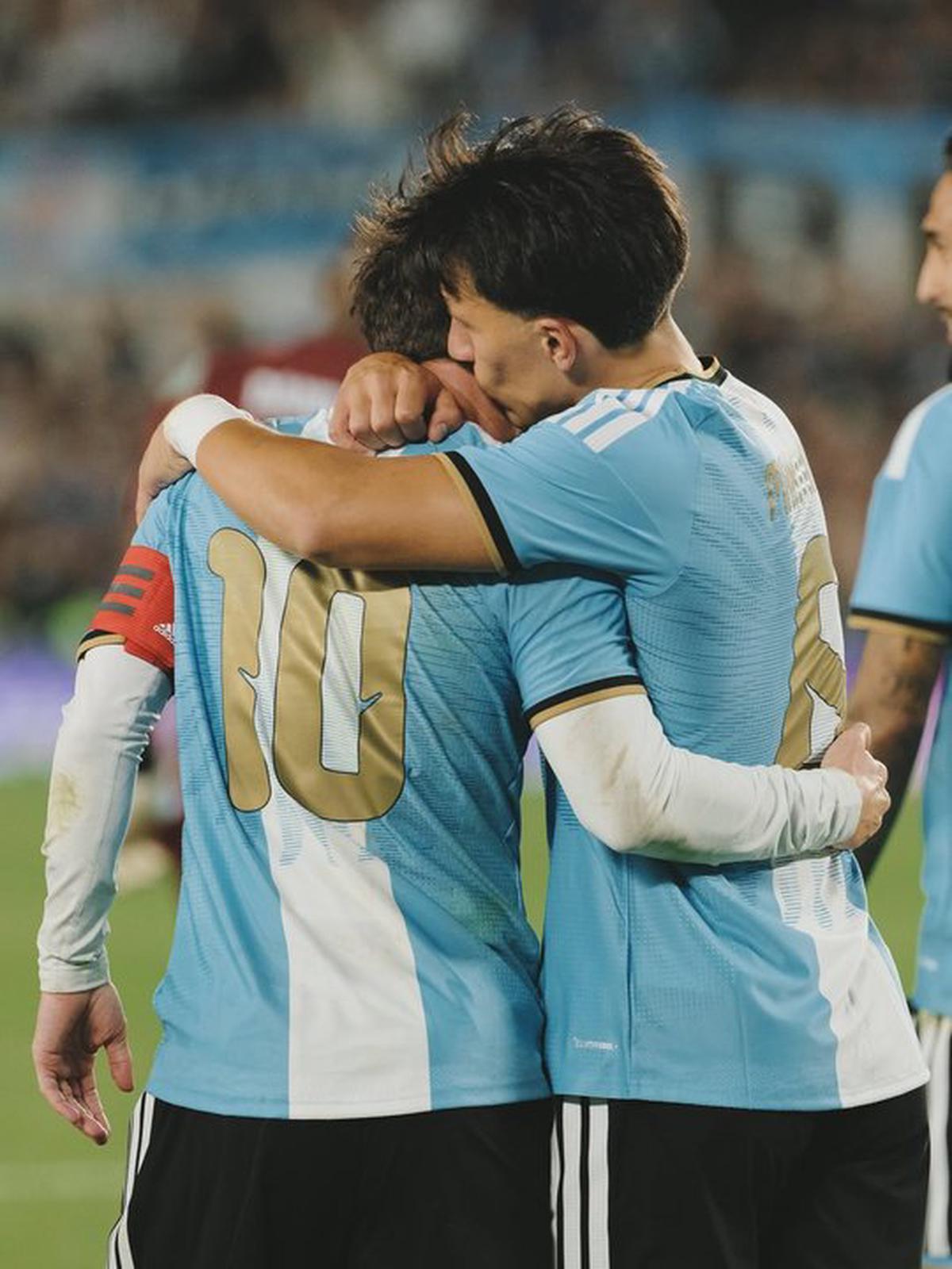 Lisandro Martínez despidió a Lionel Messi en sus redes.