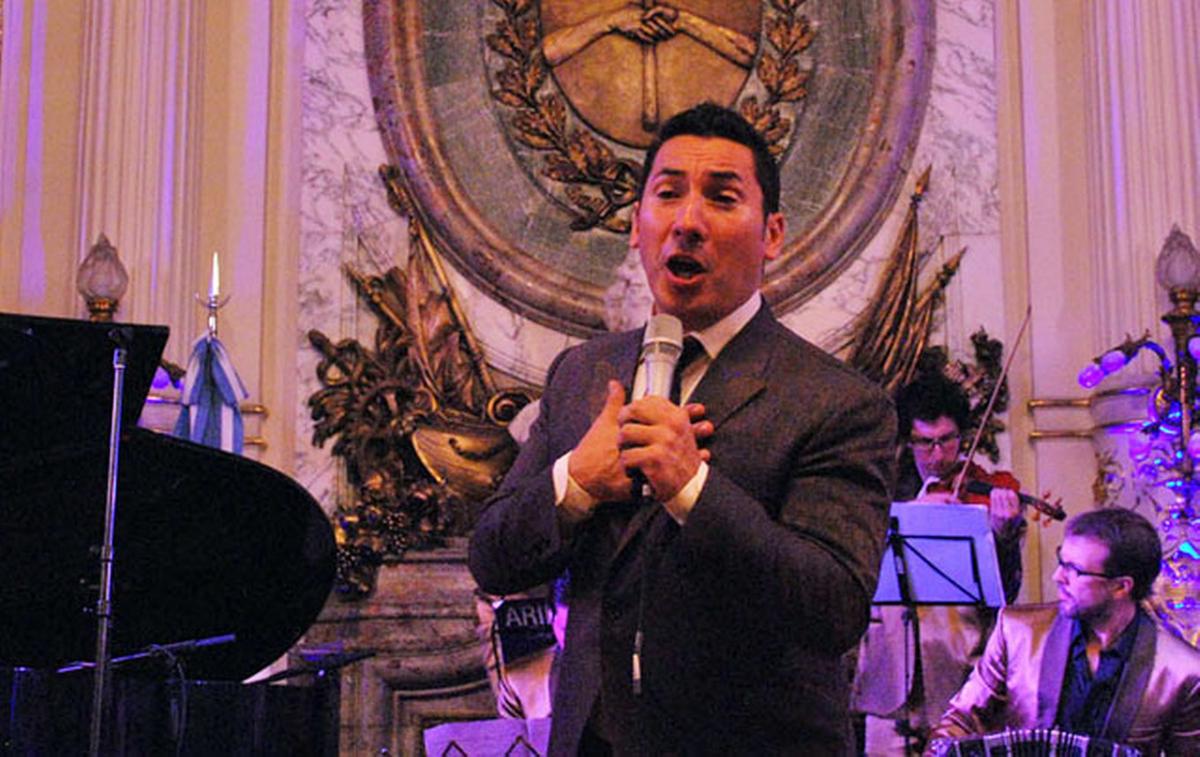 Ariel Ardit, la voz del tango argentino que honra sus raíces familiares