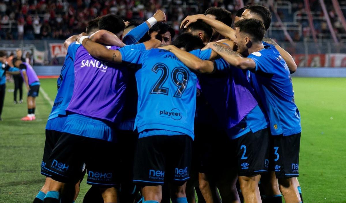 El festejo del gol del delantero de Belgrano, Lucas Zelarayán.