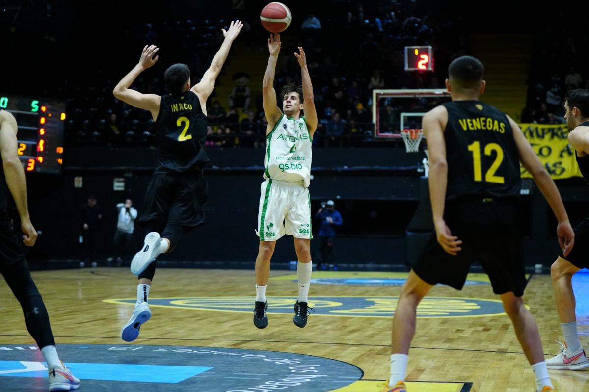 FOTO: Atenas no pudo con Obras en el primer juego. (Foto: Prensa Obras)