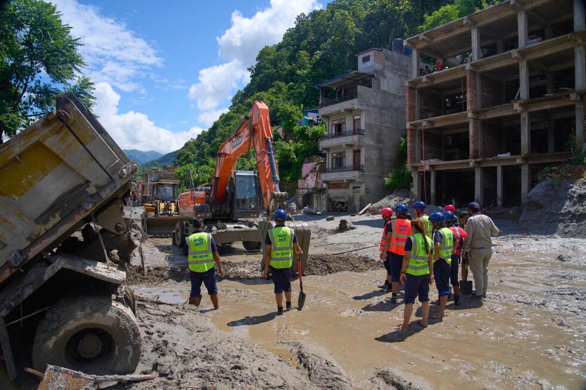 Inundaciones en Nepal resaltan crecientes riesgos de glaciares en una región que va calentándose