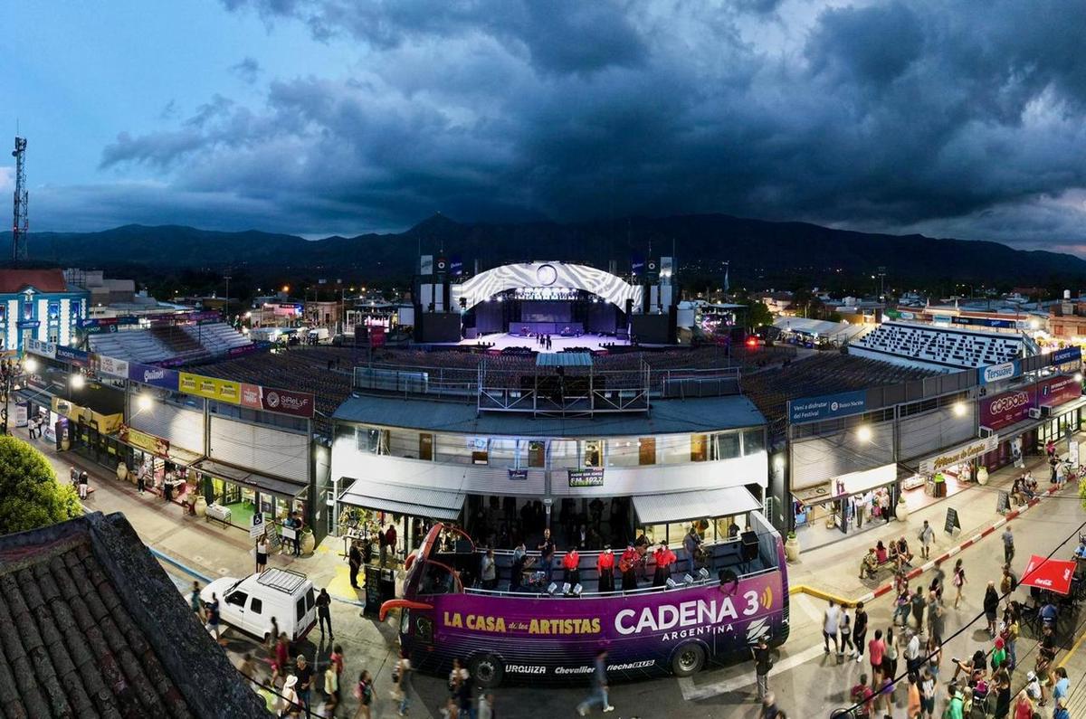FOTO: Cosquín vibró con su tercera luna pasada por agua.