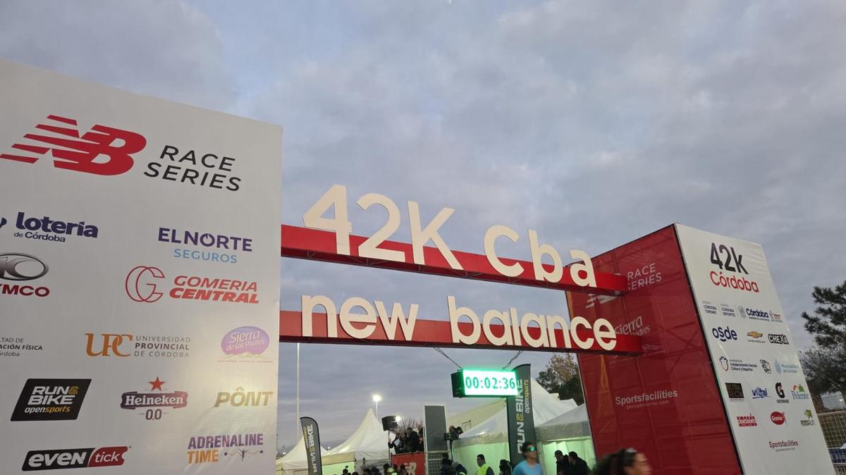 La maratón arrancó en el Polo Deportivo Kempes (Foto: Ema Manitta/Cadena 3)