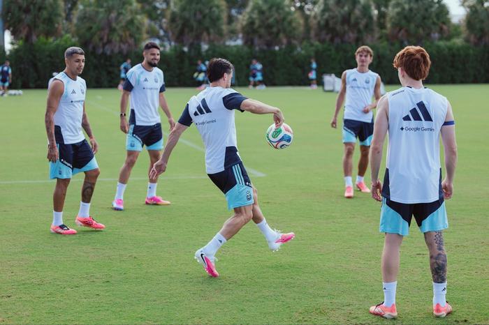 La selección argentina tiene su último entrenamiento antes del duelo ante Egipto