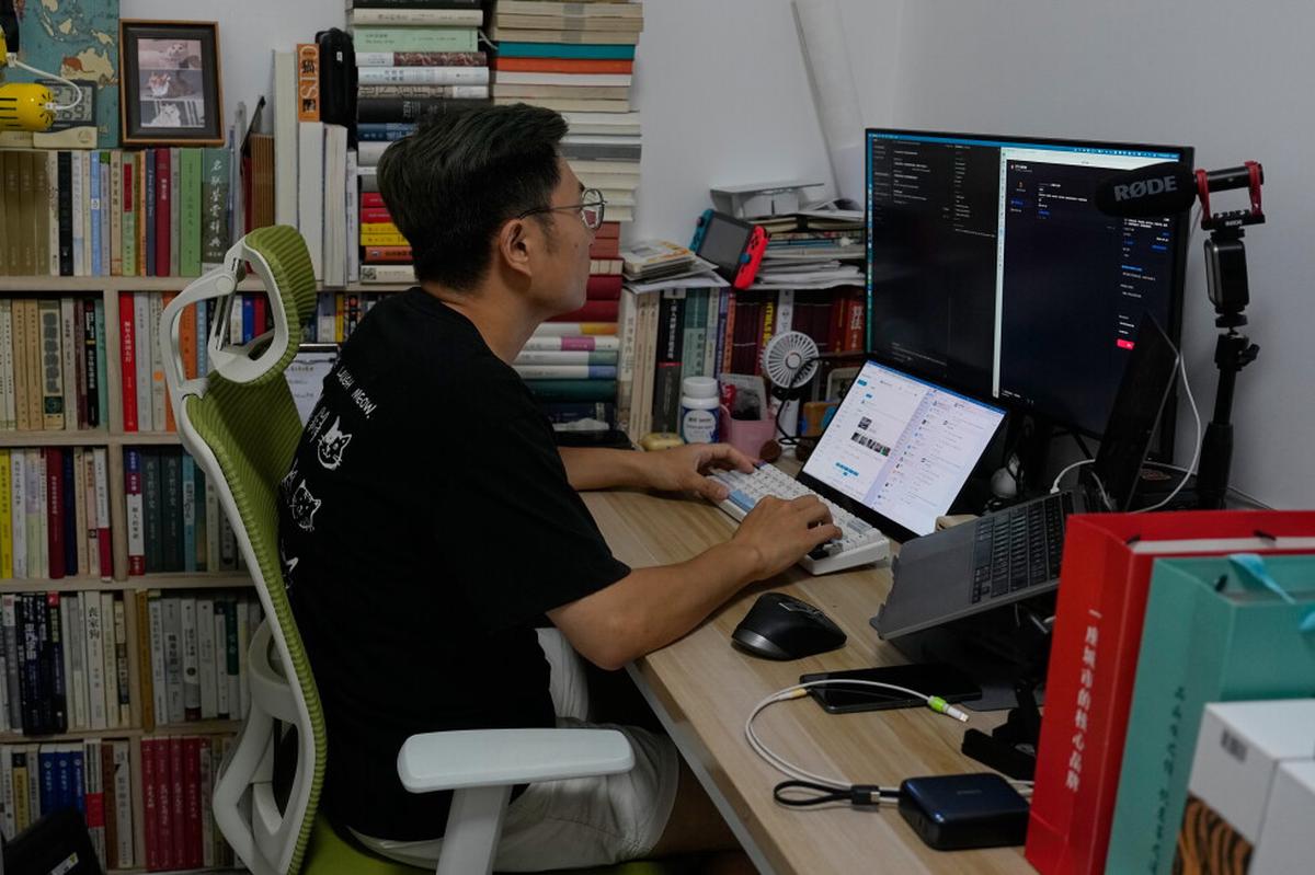 Trabajadores en China temen por sus empleos mientras se adaptan al impacto de la IA