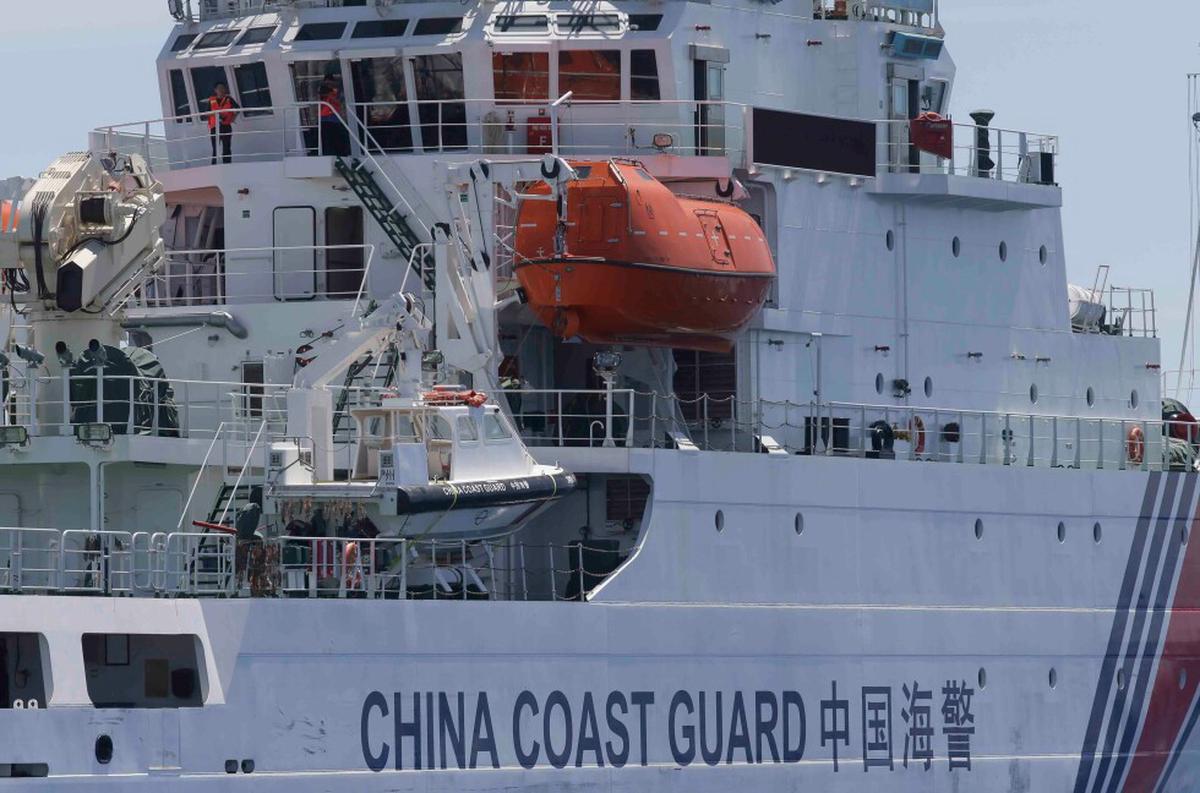 China reporta 8 desaparecidos y 13 rescatados tras naufragio cerca de un disputado atolón