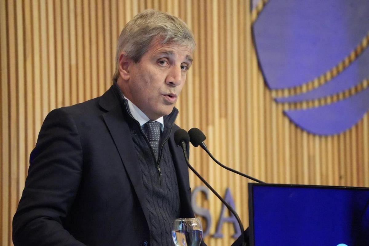 Luis Caputo, en la Bolsa de Comercio de Córdoba. (Foto: Daniel Cáceres/Cadena 3)