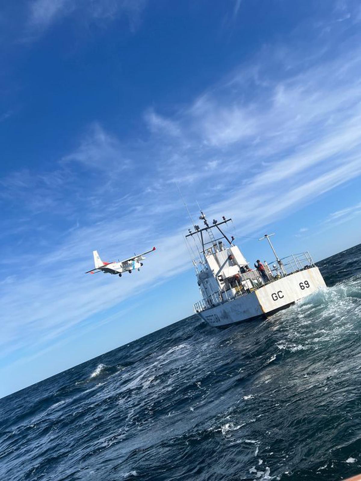 Intensifican la búsqueda del tripulante desaparecido en el Golfo San Matías