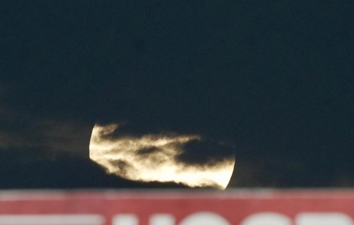 La superluna en la final de la Copa Argentina. (Foto:Daniel Cáceres/Cadena 3)