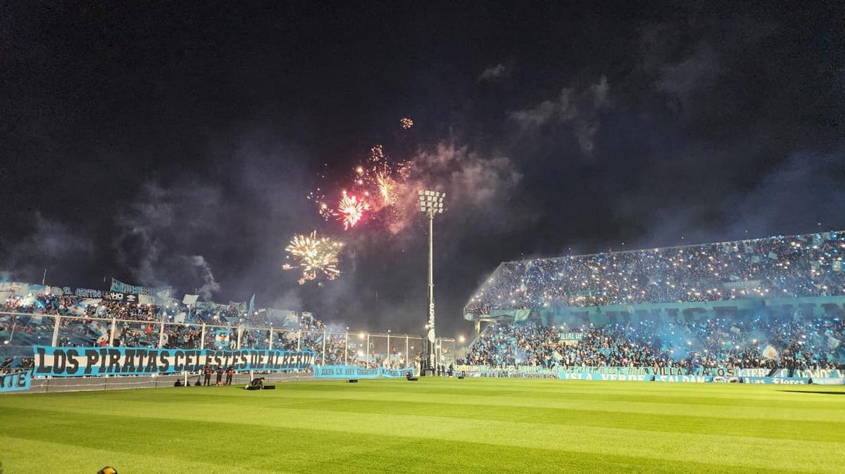 Lleno total en el Gigante de Alberdi para el banderazo antes de la final.