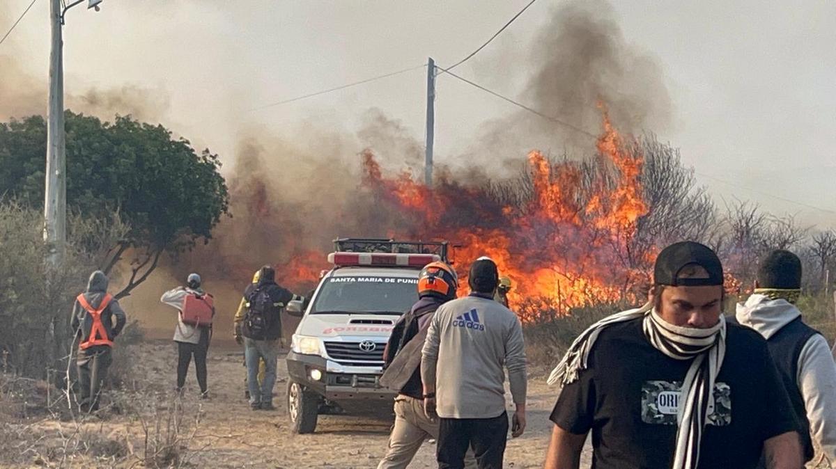 FOTO: Los incendios dejan un panorama dantesco en Punilla.