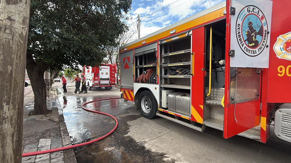 Un incendio afecta una casa deshabitada en Empalme