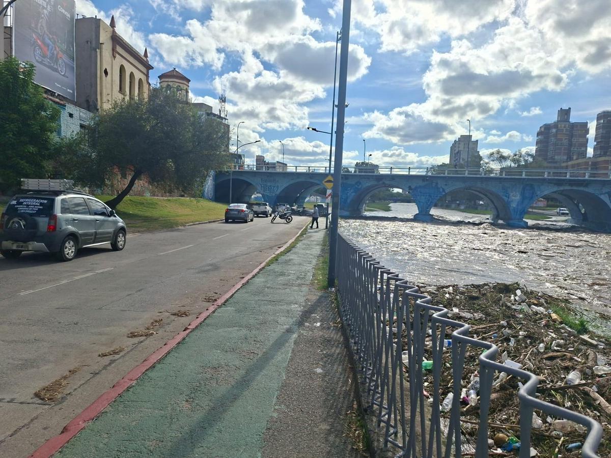 Las autoridades implementan cortes y desvíos en la Costanera Norte