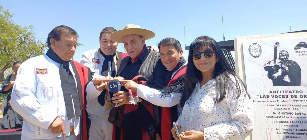 Inauguraron el anfiteatro del Cerro Ala Delta con el nombre de Las Voces de Orán. 