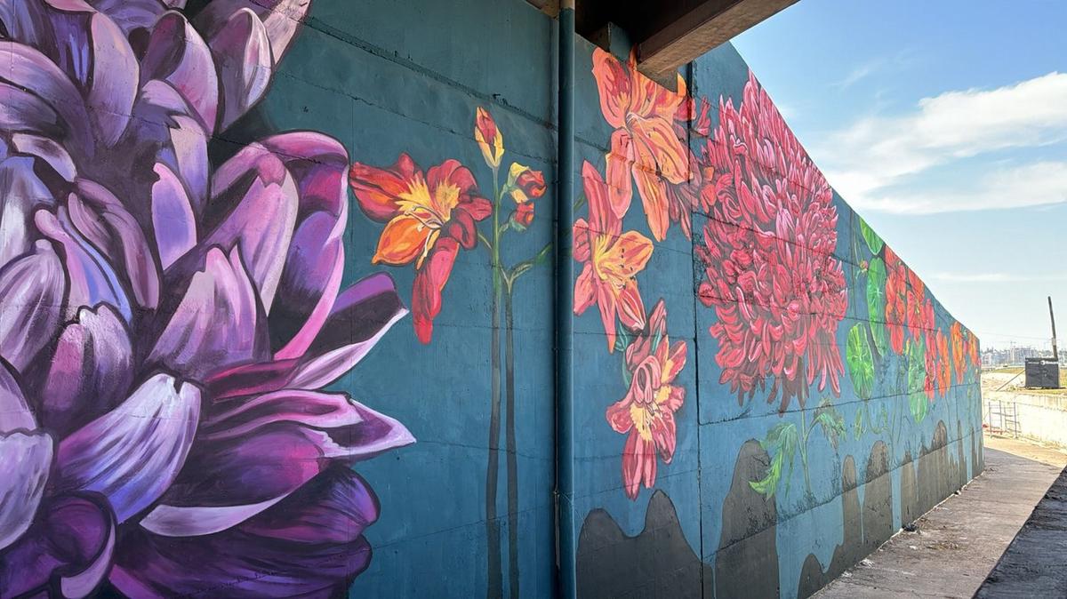 FOTO: Murales en el Puente Piamonte. 