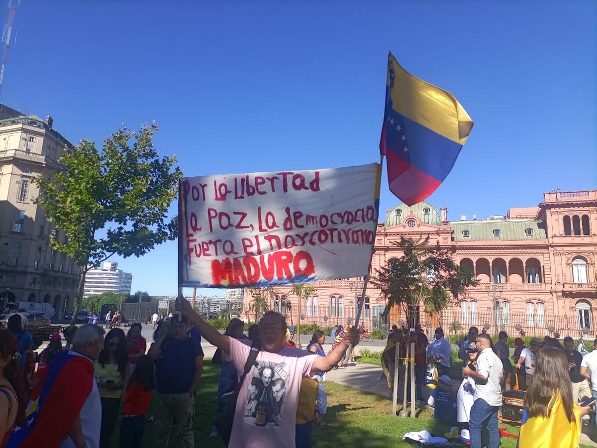 FOTO: Principales ciudades del país marchan en apoyo a la democracia venezolana