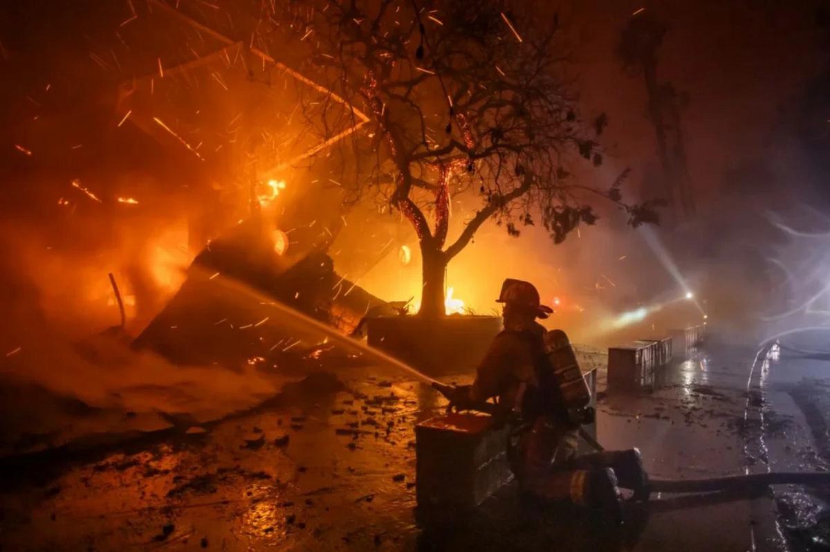 FOTO: Sigue el combate del fuego en California. (Foto: AP/CNN)