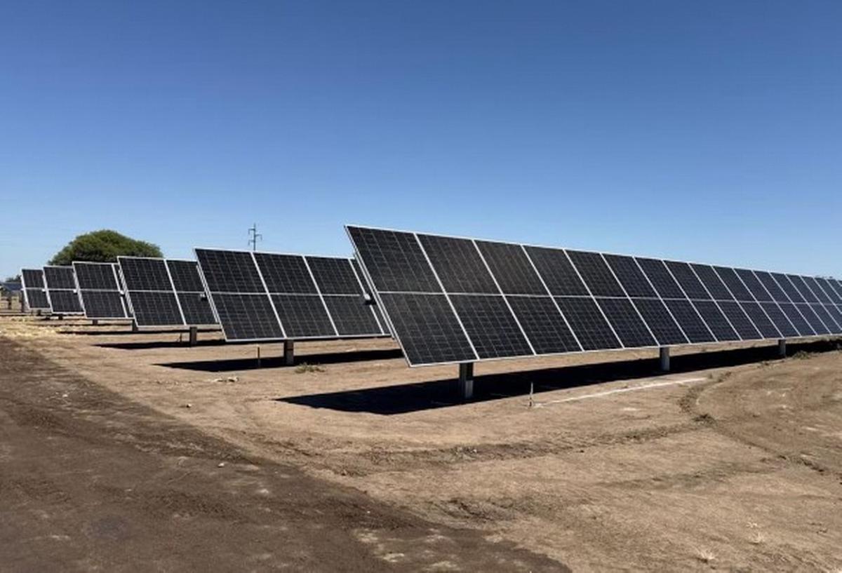 El parque solar se emplaza en Deán Funes.